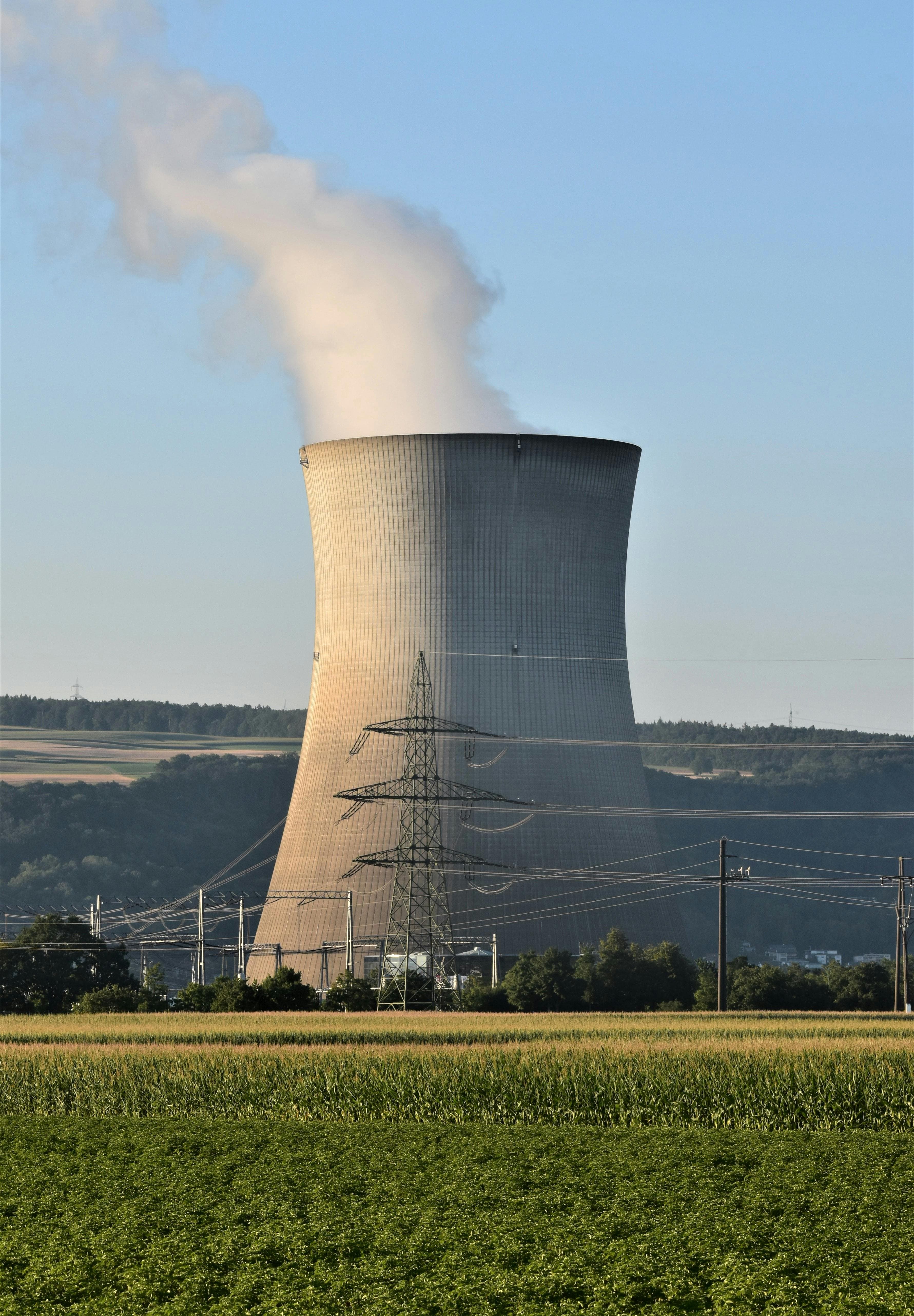 Nuclear power plant cooling tower